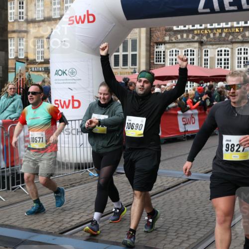 05.10.2025 - 20. swb-Marathon Bremen Yannick Fuchs http://msf.ph/oto/9226825 05.10.2025 11:00:56 Ziel 9327, 9389, 9827, 9858, 10182, 10571, 10690, 10872, 10901, 11155 meine-sportfotos.de