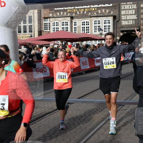 05.10.2025 - 20. swb-Marathon Bremen Yannick Fuchs http://msf.ph/oto/9226834 05.10.2025 10:57:51 Ziel 9309, 9372, 9585, 9943, 9979, 10225, 10250, 10329, 10341, 10555, 10754, 11352, 11520, 11521, 11731 meine-sportfotos.de
