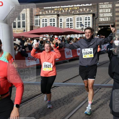 05.10.2025 - 20. swb-Marathon Bremen Yannick Fuchs http://msf.ph/oto/9226840 05.10.2025 10:57:51 Ziel 9309, 9372, 9585, 9943, 9979, 10225, 10250, 10329, 10341, 10555, 10754, 11352, 11520, 11521, 11731 meine-sportfotos.de
