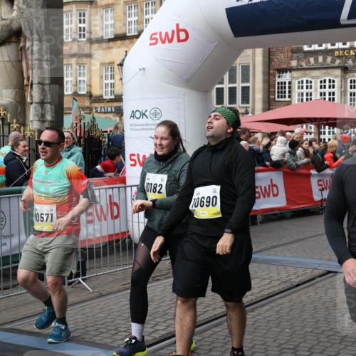 05.10.2025 - 20. swb-Marathon Bremen Yannick Fuchs http://msf.ph/oto/9226841 05.10.2025 11:00:56 Ziel 9327, 9389, 9827, 9858, 10182, 10571, 10690, 10872, 10901, 11155 meine-sportfotos.de