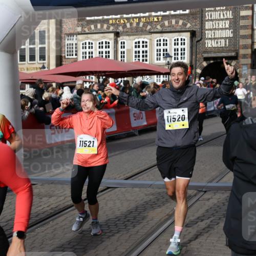 05.10.2025 - 20. swb-Marathon Bremen Yannick Fuchs http://msf.ph/oto/9226842 05.10.2025 10:57:51 Ziel 9309, 9372, 9585, 9943, 9979, 10225, 10250, 10329, 10341, 10555, 10754, 11352, 11520, 11521, 11731 meine-sportfotos.de