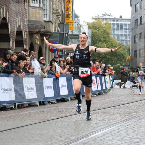 05.10.2025 - 20. swb-Marathon Bremen Strokosch-Dieckow http://msf.ph/oto/9226857 05.10.2025 12:21:49 Ziel 594, 1628 meine-sportfotos.de