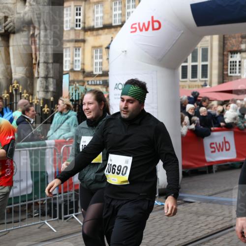 05.10.2025 - 20. swb-Marathon Bremen Yannick Fuchs http://msf.ph/oto/9226860 05.10.2025 11:00:57 Ziel 9327, 9389, 9827, 10182, 10571, 10690, 10872, 10901, 11155 meine-sportfotos.de