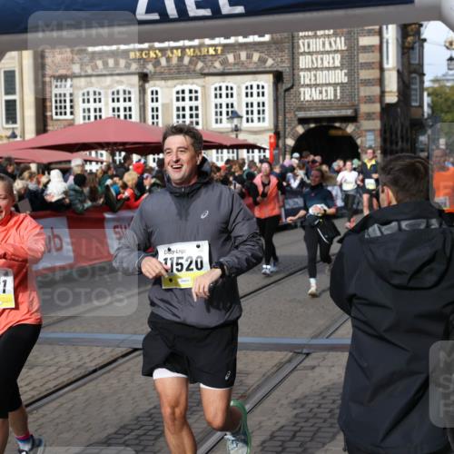 05.10.2025 - 20. swb-Marathon Bremen Yannick Fuchs http://msf.ph/oto/9226861 05.10.2025 10:57:52 Ziel 9309, 9372, 9585, 9943, 9979, 10225, 10250, 10329, 10341, 10555, 11457, 11520, 11521, 11731, 11744 meine-sportfotos.de
