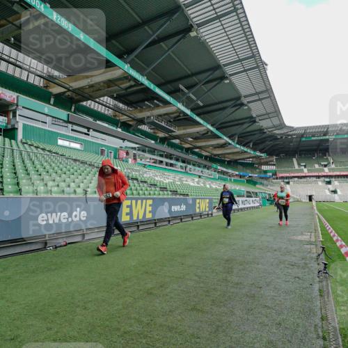 05.10.2025 - 20. swb-Marathon Bremen Michael Burmester http://msf.ph/oto/9226871 05.10.2025 10:53:12 Laufen im Stadion 9352, 9559, 10027, 10935, 11326, 10774 meine-sportfotos.de