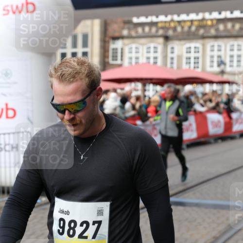 05.10.2025 - 20. swb-Marathon Bremen Yannick Fuchs http://msf.ph/oto/9226874 05.10.2025 11:00:58 Ziel 9327, 9389, 9827, 10182, 10571, 10690, 10901, 11155 meine-sportfotos.de