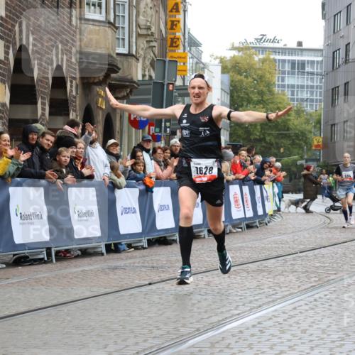 05.10.2025 - 20. swb-Marathon Bremen Strokosch-Dieckow http://msf.ph/oto/9226875 05.10.2025 12:21:49 Ziel 594, 1628 meine-sportfotos.de