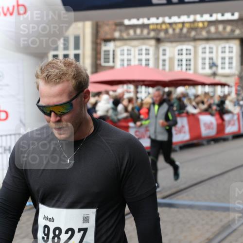 05.10.2025 - 20. swb-Marathon Bremen Yannick Fuchs http://msf.ph/oto/9226878 05.10.2025 11:00:58 Ziel 9327, 9389, 9827, 10182, 10571, 10690, 10901, 11155 meine-sportfotos.de