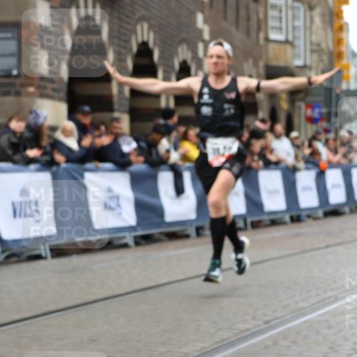 05.10.2025 - 20. swb-Marathon Bremen Strokosch-Dieckow http://msf.ph/oto/9226905 05.10.2025 12:21:50 Ziel 594, 1628 meine-sportfotos.de