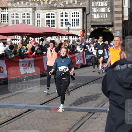 05.10.2025 - 20. swb-Marathon Bremen Yannick Fuchs http://msf.ph/oto/9226908 05.10.2025 10:57:53 Ziel 9372, 9585, 9943, 9979, 10225, 10250, 10329, 10341, 10555, 10890, 11457, 11520, 11521, 11575, 11731, 11744 meine-sportfotos.de