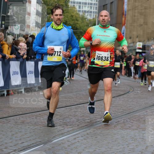 05.10.2025 - 20. swb-Marathon Bremen Strokosch-Dieckow http://msf.ph/oto/9226911 05.10.2025 10:49:36 Ziel 9626, 9627, 10170, 10636, 10712, 10726, 10873, 10888, 11579, 11692 meine-sportfotos.de