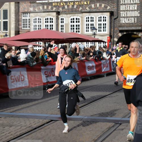 05.10.2025 - 20. swb-Marathon Bremen Yannick Fuchs http://msf.ph/oto/9226913 05.10.2025 10:57:53 Ziel 9372, 9585, 9943, 9979, 10225, 10250, 10329, 10341, 10555, 10890, 11457, 11520, 11521, 11575, 11731, 11744 meine-sportfotos.de