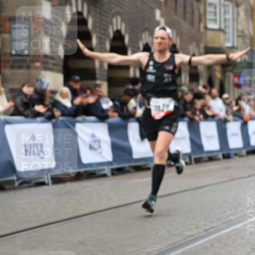 05.10.2025 - 20. swb-Marathon Bremen Strokosch-Dieckow http://msf.ph/oto/9226918 05.10.2025 12:21:50 Ziel 594, 1628 meine-sportfotos.de