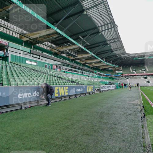 05.10.2025 - 20. swb-Marathon Bremen Michael Burmester http://msf.ph/oto/9226923 05.10.2025 10:59:54 Laufen im Stadion 9376, 10528, 11302 meine-sportfotos.de