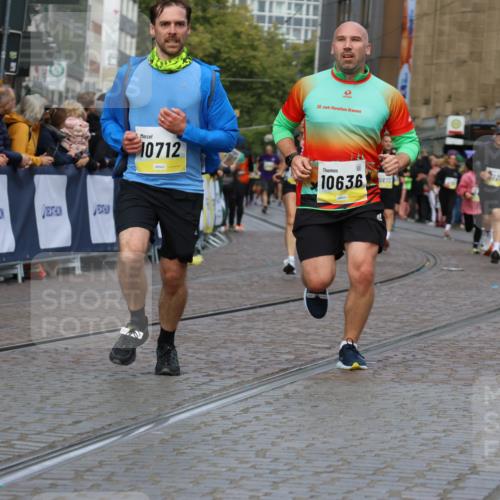 05.10.2025 - 20. swb-Marathon Bremen Strokosch-Dieckow http://msf.ph/oto/9226933 05.10.2025 10:49:36 Ziel 9626, 9627, 10170, 10636, 10712, 10726, 10873, 10888, 11579, 11692 meine-sportfotos.de