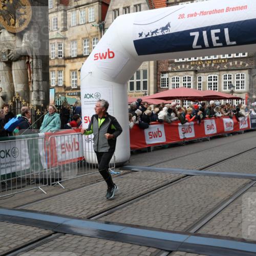 05.10.2025 - 20. swb-Marathon Bremen Yannick Fuchs http://msf.ph/oto/9226940 05.10.2025 11:00:59 Ziel 9327, 9389, 9827, 10182, 10571, 10690, 11155 meine-sportfotos.de