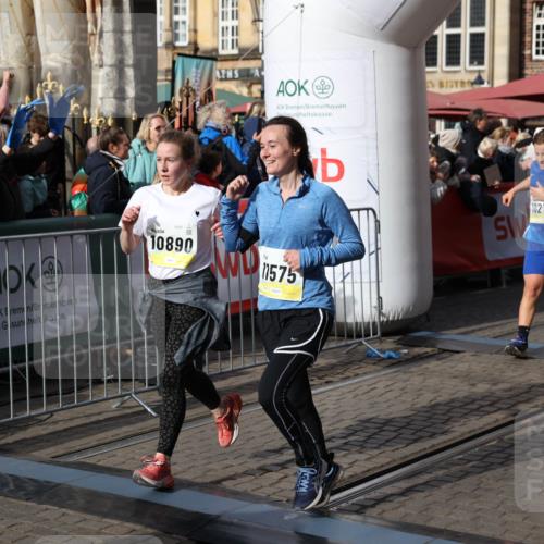 05.10.2025 - 20. swb-Marathon Bremen Yannick Fuchs http://msf.ph/oto/9226973 05.10.2025 10:57:58 Ziel 9221, 9979, 10219, 10341, 10651, 10834, 10890, 10975, 11023, 11457, 11469, 11564, 11575, 11731, 11744 meine-sportfotos.de
