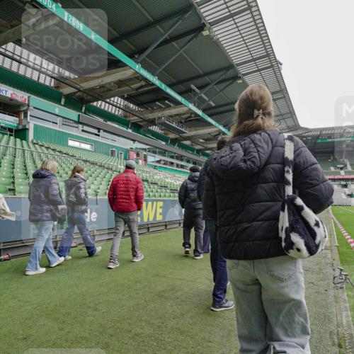 05.10.2025 - 20. swb-Marathon Bremen Michael Burmester http://msf.ph/oto/9226974 05.10.2025 11:29:09 Laufen im Stadion  meine-sportfotos.de