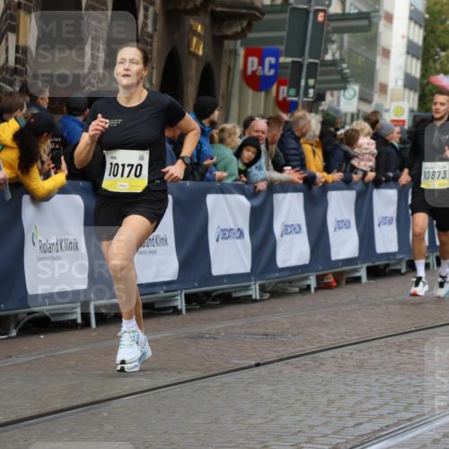 05.10.2025 - 20. swb-Marathon Bremen Strokosch-Dieckow http://msf.ph/oto/9226975 05.10.2025 10:49:40 Ziel 9452, 10170, 10726, 10781, 10873, 11692 meine-sportfotos.de