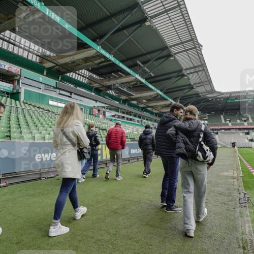 05.10.2025 - 20. swb-Marathon Bremen Michael Burmester http://msf.ph/oto/9226978 05.10.2025 11:29:11 Laufen im Stadion  meine-sportfotos.de