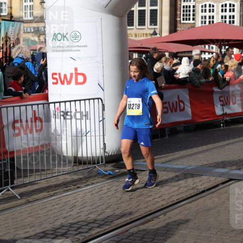 05.10.2025 - 20. swb-Marathon Bremen Yannick Fuchs http://msf.ph/oto/9226993 05.10.2025 10:57:58 Ziel 9221, 9979, 10219, 10341, 10651, 10834, 10890, 10975, 11023, 11457, 11469, 11564, 11575, 11731, 11744 meine-sportfotos.de