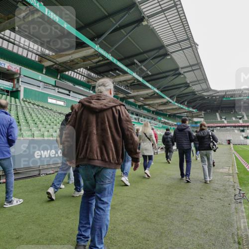 05.10.2025 - 20. swb-Marathon Bremen Michael Burmester http://msf.ph/oto/9227003 05.10.2025 11:29:15 Laufen im Stadion  meine-sportfotos.de