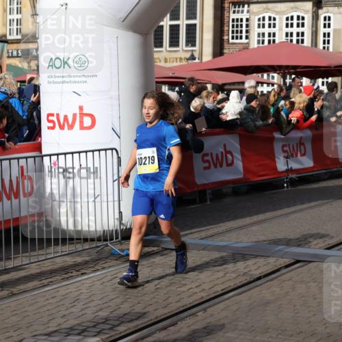 05.10.2025 - 20. swb-Marathon Bremen Yannick Fuchs http://msf.ph/oto/9227005 05.10.2025 10:57:58 Ziel 9221, 9979, 10219, 10341, 10651, 10834, 10890, 10975, 11023, 11457, 11469, 11564, 11575, 11731, 11744 meine-sportfotos.de