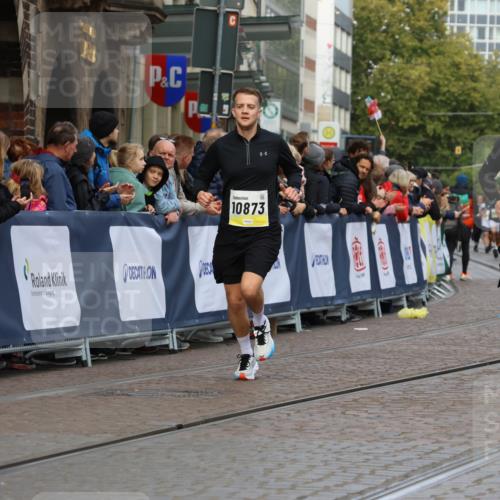 05.10.2025 - 20. swb-Marathon Bremen Strokosch-Dieckow http://msf.ph/oto/9227010 05.10.2025 10:49:41 Ziel 9218, 9452, 10170, 10726, 10781, 10873, 11692 meine-sportfotos.de