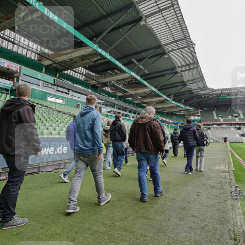 05.10.2025 - 20. swb-Marathon Bremen Michael Burmester http://msf.ph/oto/9227012 05.10.2025 11:29:17 Laufen im Stadion  meine-sportfotos.de