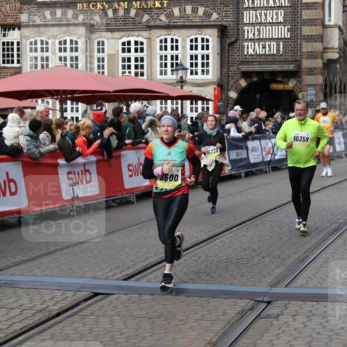 05.10.2025 - 20. swb-Marathon Bremen Yannick Fuchs http://msf.ph/oto/9227017 05.10.2025 11:01:05 Ziel 9208, 9600, 10228, 10258, 10359, 11155 meine-sportfotos.de