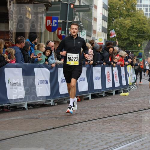 05.10.2025 - 20. swb-Marathon Bremen Strokosch-Dieckow http://msf.ph/oto/9227023 05.10.2025 10:49:41 Ziel 9218, 9452, 10170, 10726, 10781, 10873, 11692 meine-sportfotos.de