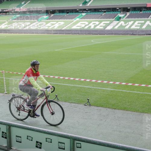 05.10.2025 - 20. swb-Marathon Bremen Michael Burmester http://msf.ph/oto/9227024 05.10.2025 10:18:42 Laufen im Stadion 9280, 9996, 11201, 11730, 9291, 10905 meine-sportfotos.de