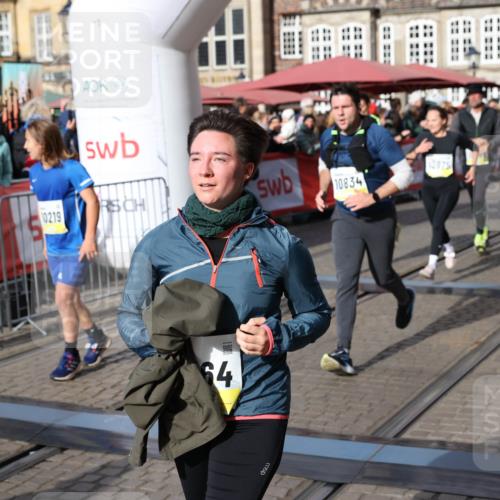 05.10.2025 - 20. swb-Marathon Bremen Yannick Fuchs http://msf.ph/oto/9227025 05.10.2025 10:58:00 Ziel 9221, 9568, 9719, 10219, 10341, 10651, 10703, 10834, 10890, 10975, 11023, 11116, 11301, 11457, 11469, 11564, 11575, 11744 meine-sportfotos.de