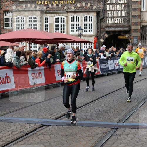 05.10.2025 - 20. swb-Marathon Bremen Yannick Fuchs http://msf.ph/oto/9227027 05.10.2025 11:01:05 Ziel 9208, 9600, 10228, 10258, 10359, 11155 meine-sportfotos.de