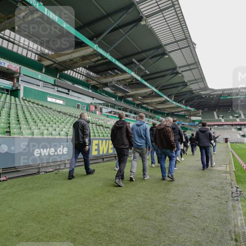 05.10.2025 - 20. swb-Marathon Bremen Michael Burmester http://msf.ph/oto/9227033 05.10.2025 11:29:20 Laufen im Stadion  meine-sportfotos.de