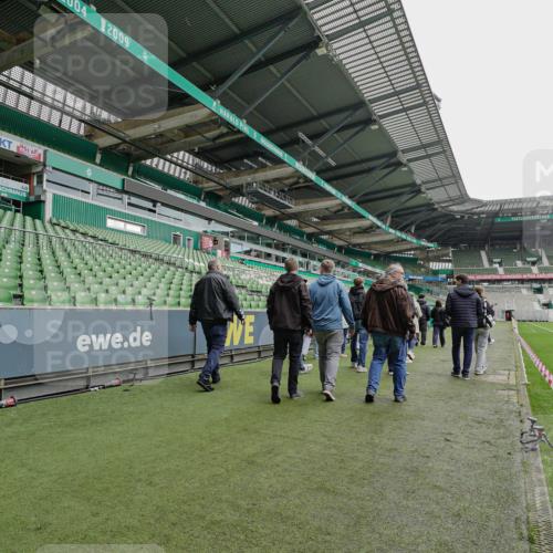 05.10.2025 - 20. swb-Marathon Bremen Michael Burmester http://msf.ph/oto/9227038 05.10.2025 11:29:21 Laufen im Stadion  meine-sportfotos.de