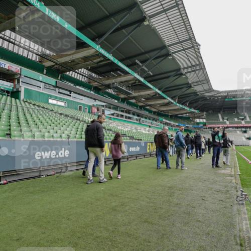 05.10.2025 - 20. swb-Marathon Bremen Michael Burmester http://msf.ph/oto/9227042 05.10.2025 11:29:28 Laufen im Stadion  meine-sportfotos.de