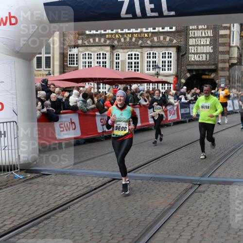 05.10.2025 - 20. swb-Marathon Bremen Yannick Fuchs http://msf.ph/oto/9227053 05.10.2025 11:01:06 Ziel 9208, 9600, 9954, 10228, 10258, 10359 meine-sportfotos.de
