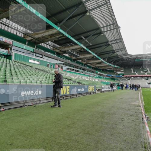 05.10.2025 - 20. swb-Marathon Bremen Michael Burmester http://msf.ph/oto/9227057 05.10.2025 11:30:17 Laufen im Stadion  meine-sportfotos.de