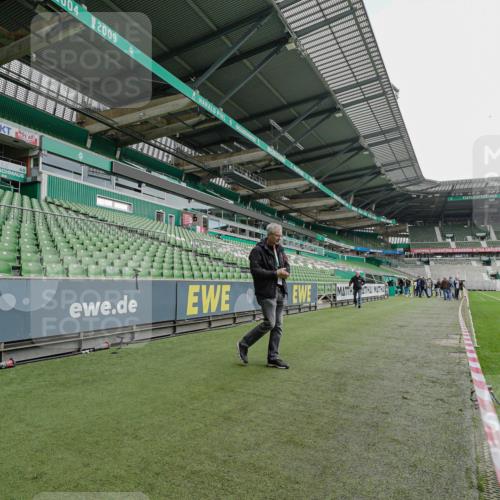 05.10.2025 - 20. swb-Marathon Bremen Michael Burmester http://msf.ph/oto/9227063 05.10.2025 11:30:19 Laufen im Stadion  meine-sportfotos.de