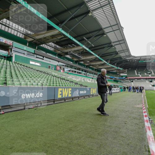 05.10.2025 - 20. swb-Marathon Bremen Michael Burmester http://msf.ph/oto/9227067 05.10.2025 11:30:20 Laufen im Stadion  meine-sportfotos.de