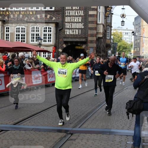 05.10.2025 - 20. swb-Marathon Bremen Yannick Fuchs http://msf.ph/oto/9227075 05.10.2025 11:01:07 Ziel 9208, 9305, 9600, 9954, 10228, 10258, 10359 meine-sportfotos.de