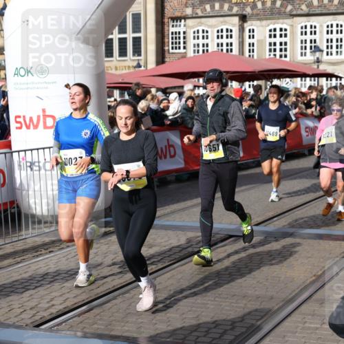 05.10.2025 - 20. swb-Marathon Bremen Yannick Fuchs http://msf.ph/oto/9227081 05.10.2025 10:58:01 Ziel 9221, 9568, 9719, 10219, 10651, 10703, 10834, 10890, 10975, 11023, 11116, 11301, 11457, 11469, 11564, 11575, 11744 meine-sportfotos.de