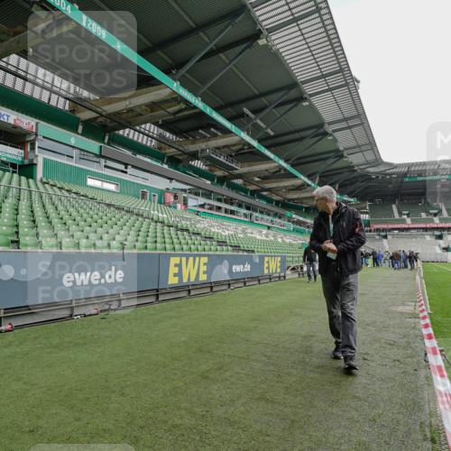 05.10.2025 - 20. swb-Marathon Bremen Michael Burmester http://msf.ph/oto/9227082 05.10.2025 11:30:22 Laufen im Stadion  meine-sportfotos.de