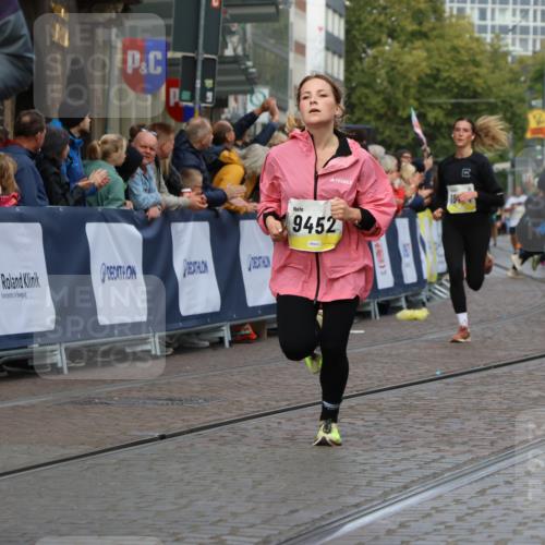 05.10.2025 - 20. swb-Marathon Bremen Strokosch-Dieckow http://msf.ph/oto/9227104 05.10.2025 10:49:45 Ziel 9218, 9369, 9452, 9696, 9761, 9889, 10346, 10726, 10781, 11091, 11692 meine-sportfotos.de