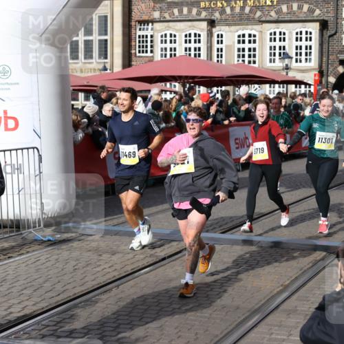 05.10.2025 - 20. swb-Marathon Bremen Yannick Fuchs http://msf.ph/oto/9227112 05.10.2025 10:58:02 Ziel 9221, 9568, 9719, 10219, 10577, 10651, 10703, 10834, 10890, 10975, 11023, 11116, 11301, 11457, 11469, 11564, 11575, 11663, 11744 meine-sportfotos.de