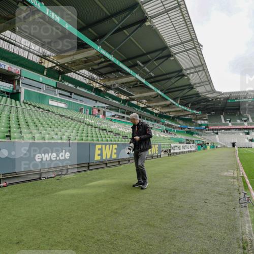 05.10.2025 - 20. swb-Marathon Bremen Michael Burmester http://msf.ph/oto/9227113 05.10.2025 11:38:39 Laufen im Stadion  meine-sportfotos.de
