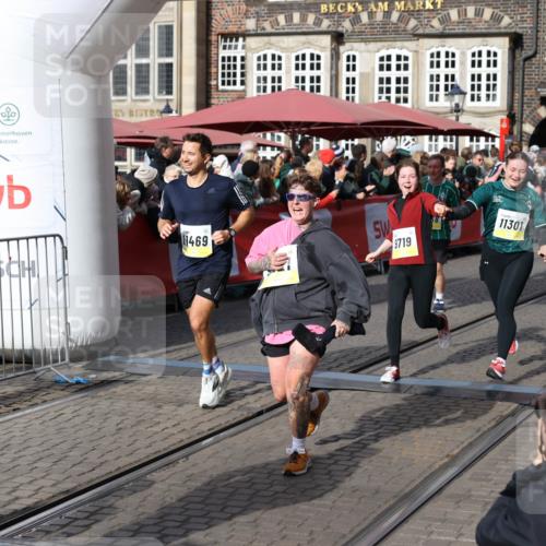 05.10.2025 - 20. swb-Marathon Bremen Yannick Fuchs http://msf.ph/oto/9227115 05.10.2025 10:58:02 Ziel 9221, 9568, 9719, 10219, 10577, 10651, 10703, 10834, 10890, 10975, 11023, 11116, 11301, 11457, 11469, 11564, 11575, 11663, 11744 meine-sportfotos.de