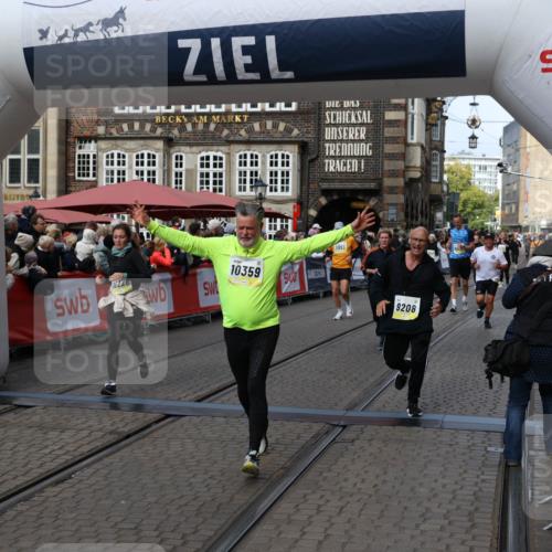 05.10.2025 - 20. swb-Marathon Bremen Yannick Fuchs http://msf.ph/oto/9227116 05.10.2025 11:01:08 Ziel 9208, 9305, 9600, 9954, 10228, 10258, 10359, 11053 meine-sportfotos.de