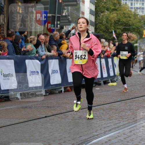 05.10.2025 - 20. swb-Marathon Bremen Strokosch-Dieckow http://msf.ph/oto/9227117 05.10.2025 10:49:45 Ziel 9218, 9369, 9452, 9696, 9761, 9889, 10346, 10726, 10781, 11091, 11692 meine-sportfotos.de